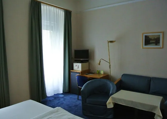 Schonbrunn Hotel 3*